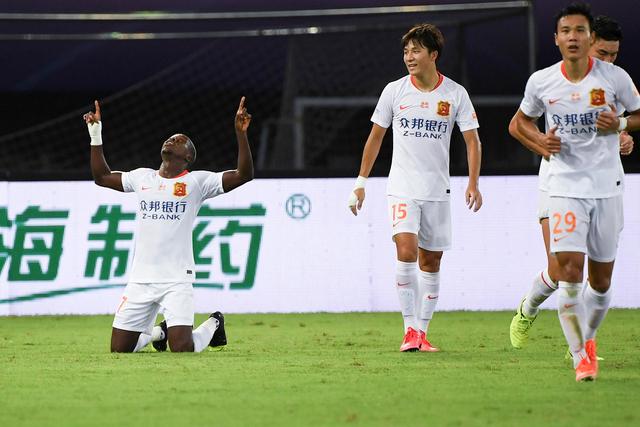 泰山队先进球，谢文能破门助力球队2-0领先浙江